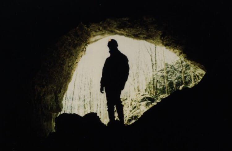 Зачем люди исследуют пещеры. Спелеология может пролить свет на многие вопросы о строении Земли. Фото.