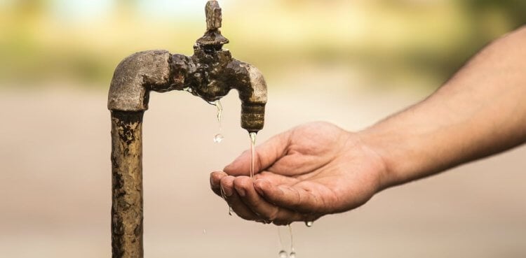 Нехватка питьевой воды. Некоторые ученые подсчитали, что пресная вода на Земле закончится уже через 25 лет. Фото.