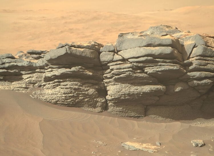 Зеленый песок на Марсе. Зеленые камни на Марсе. Фото.
