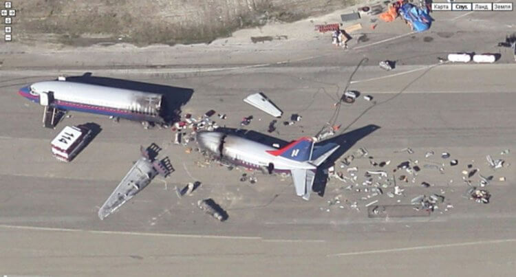 Крушение самолета в США. Ужасная авиакатастрофа? Нет, просто съемки сериала. Фото.