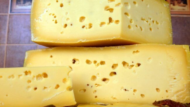 Норвежский сыр улучшает состояние костей, но почему его нет в магазинах? Фото.