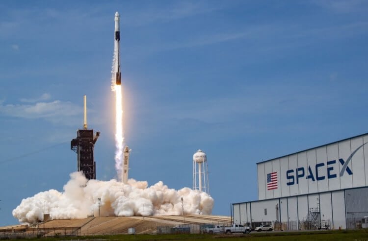 Прямая трансляция запуска «Данури». Для запуска станции будет использована ракета-носитель Falcon 9. Фото.