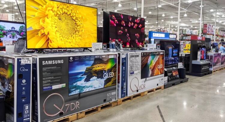 Где лучше покупать телевизор. Хороший телевизор выбрать несложно. Главное — берите минимум с 2 ГБ ОЗУ, на свежем Android и с хорошей по качеству матрицей. Определить её качество можно по цветопередаче и яркости. Фото.