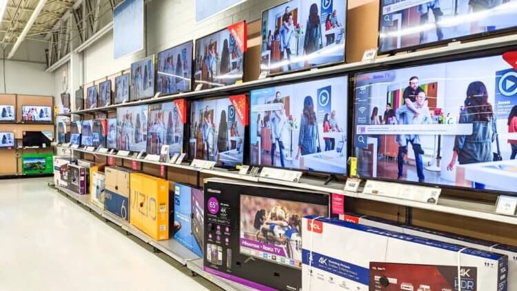 Как по-умному выбрать новый телевизор. Сравнили 3 популярных способа. Выбираете новый телевизор? Сейчас расскажем, какие варианты у вас есть. Фото.