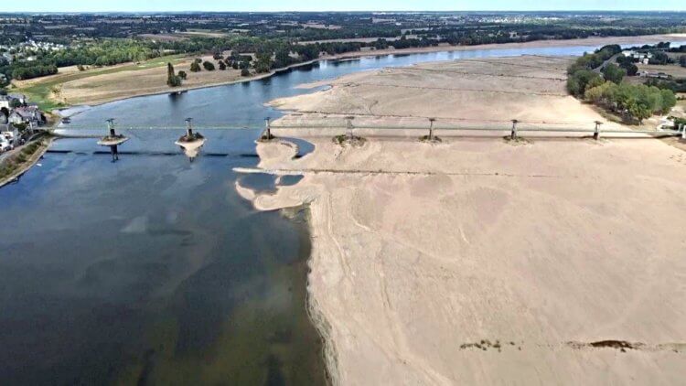 Засуха в 2022 году. Европейские реки превращаются в пустыню. Фото.
