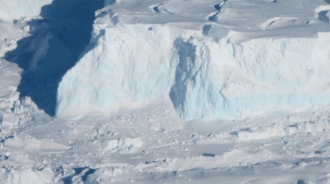Что произошло с ледником “судного дня” и почему он оказался еще опаснее? Фото.