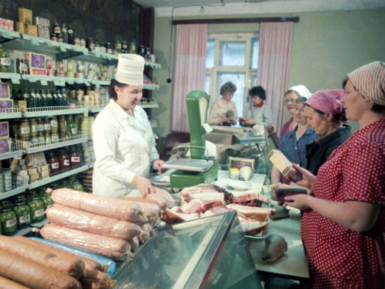 Правда ли, что колбаса в СССР была лучше, чем сейчас? Советская колбаса многим запомнилась высоким качеством и натуральным вкусом, но так ли хороша она была на самом деле? Фото.