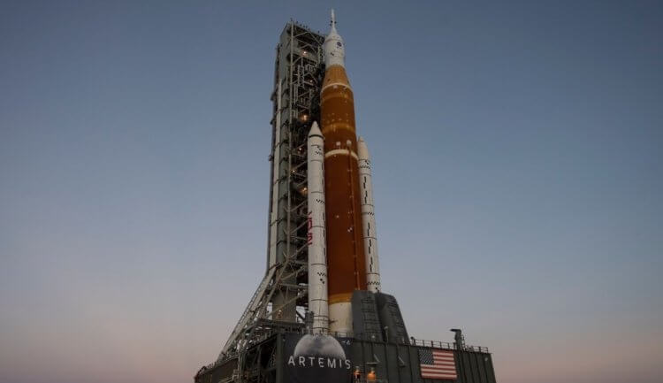 Когда NASA запустит «лунную ракету» Space Launch System. Ракета-носитель Space Launch System (SLS). Фото.