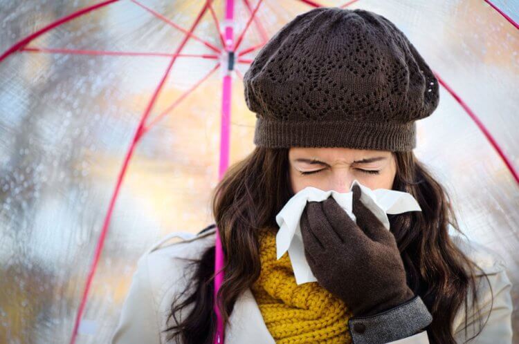 4 причины, почему осенью люди часто болеют. Осенью люди чаще болеют простудой и гриппом, и этому есть определенные причины. Фото.