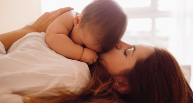 Изучение сна младенцев. В проведенном эксперименте приняли участие 22 пары мать-ребенок. Фото.