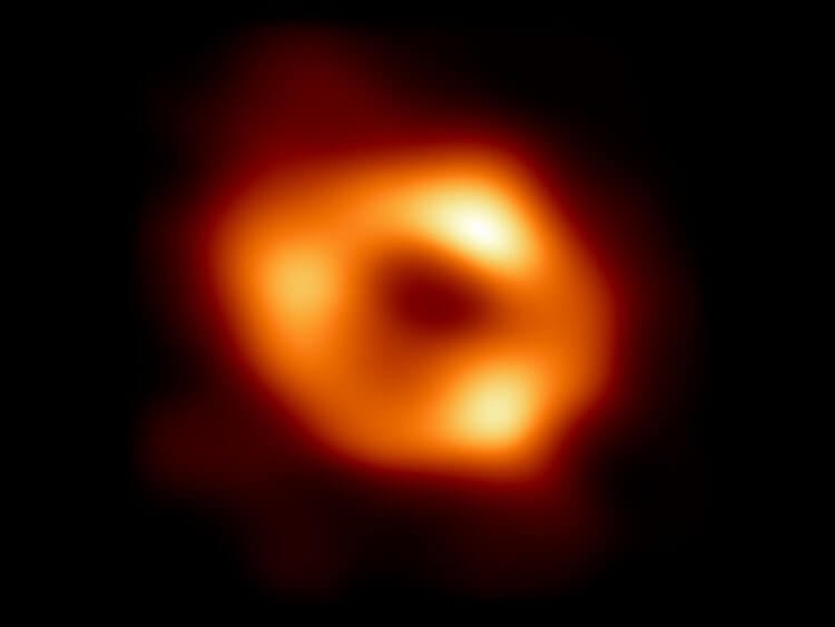 Черные дыры и научные факты. Так выглядит первое фото тени черной дыры под названием Стрелец А. Красота! Фото.