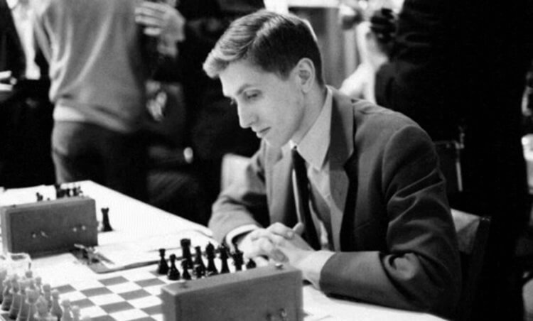 Как в СССР играли в шахматы. Американский шахматист Бобби Фишер. Фото.
