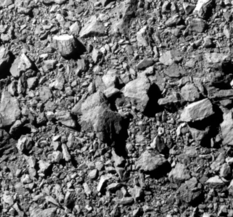 Столкновение DART и Диморфа. Поверхность астероида Диморфос за две секунды до столкновения. Фото.