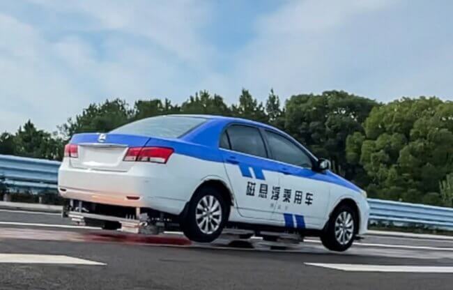 В Китае прошли испытания летающего автомобиля на воздушной подушке. Фото.