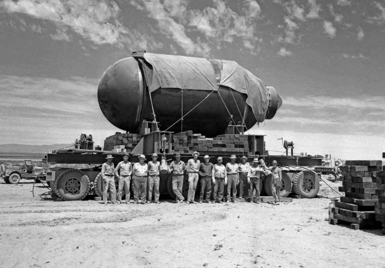 Первое испытание ядерной бомбы — каким оно было. Первая атомная бомба, взорванная в 1945 году. Фото.