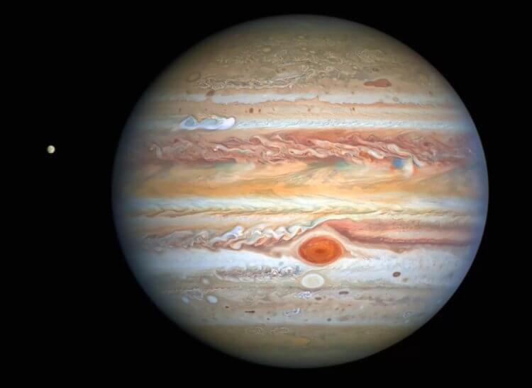 Сближение Юпитера с Землей в 2022 году. Юпитер является самой большой планетой Солнечной системы. Фото.