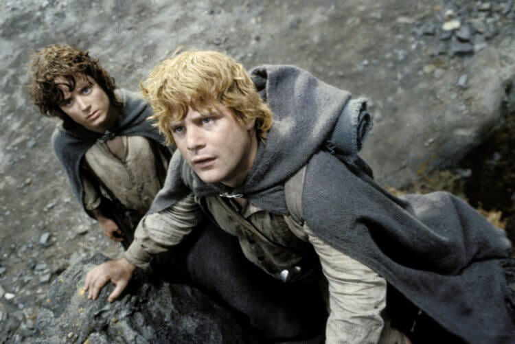 Толкинисты празднуют день рождения Фродо и Бильбо и вспоминают события культовой киноэпопеи о приключениях отважных хоббитов. Фродо и Бильбо из «Властелина колец». Фото.