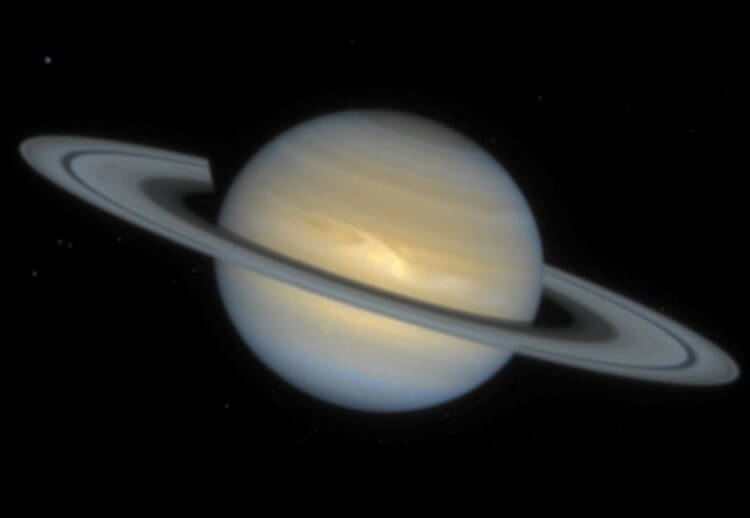 Ученые обнаружили новую форму воды? Исследование показало, что на Сатурне и других ледяных гигантах может идти дождь из алмазов. Фото.