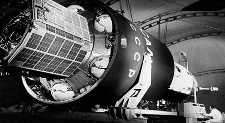 Фотографии советских космических аппаратов. Подготовка «Салюта-1» к полету. Фото.