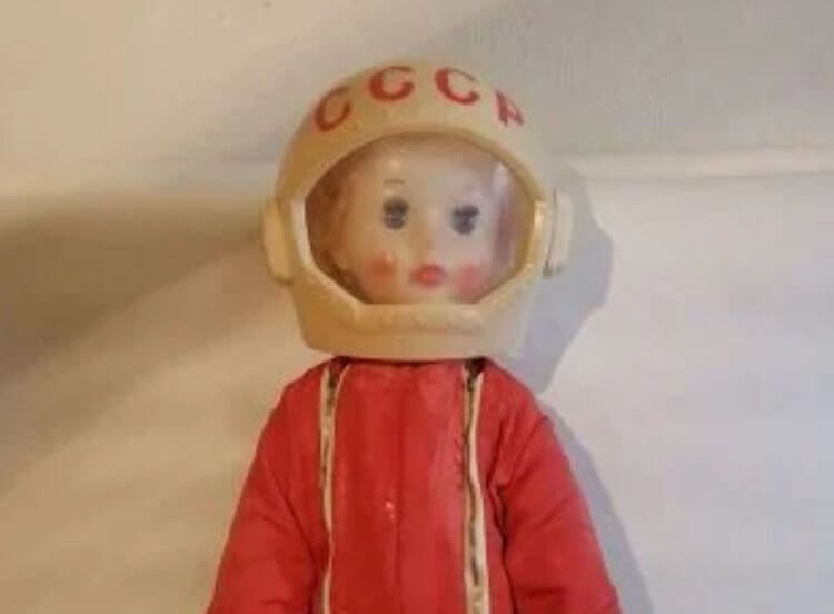 Сколько стоят советские игрушки. Кукла Нина в скафандре. Фото.