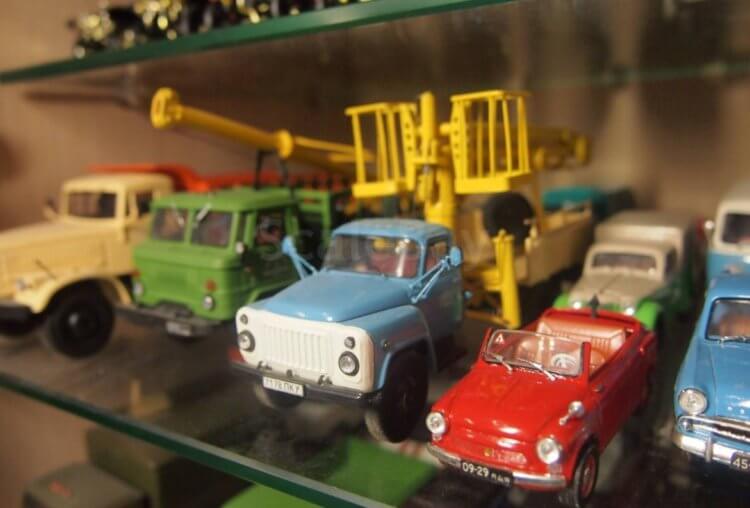 Сколько стоят советские игрушки. Коллекция моделей советских автомобилей. Фото.