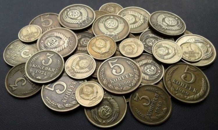 Сколько стоят советские деньги. Стоимость советских монет можно узнать в Интернете, сайтов куча. Фото.
