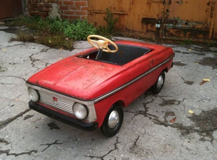 Сколько стоят советские игрушки. Педальный автомобиль «Москвич». Фото.