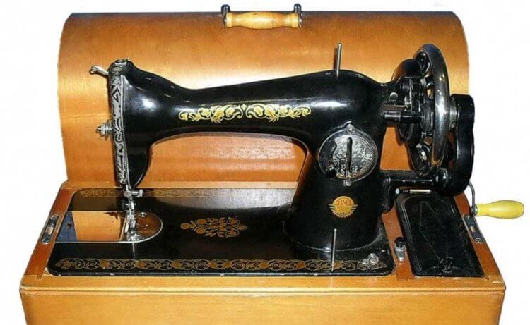 Советские швейные машинки. Советская швейная машинка «Подольск». Фото.