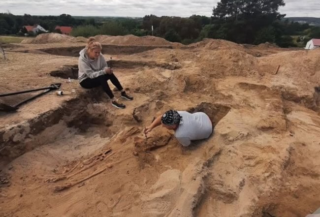 В Польше найден скелет «вампира», который наводил на людей ужас. Фото.
