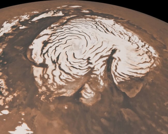 Ученые рассказали, где на Марсе есть озеро с жидкой водой. Фото.