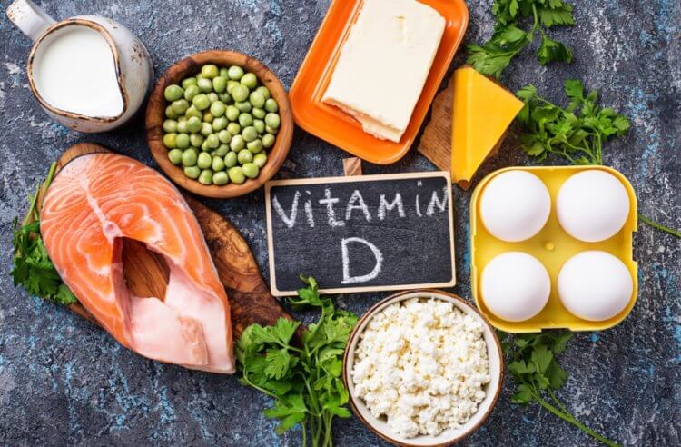Ешьте больше рыбы, яиц и грибов. Витамин D можно получить из продуктов питания. Фото.