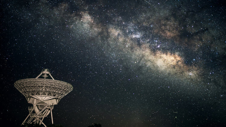 По ту сторону Галактики. С помощью мощных астрономических инструментов мы способны изучить наблюдаемую Вселенную. Фото.