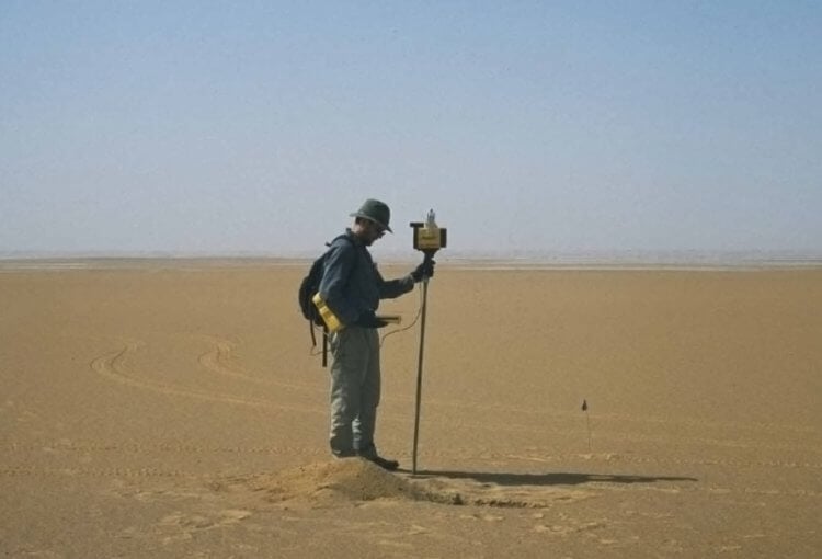 Какая толщина песка в пустынях. Определение толщины песка в пустыне выглядит примерно так. Фото.