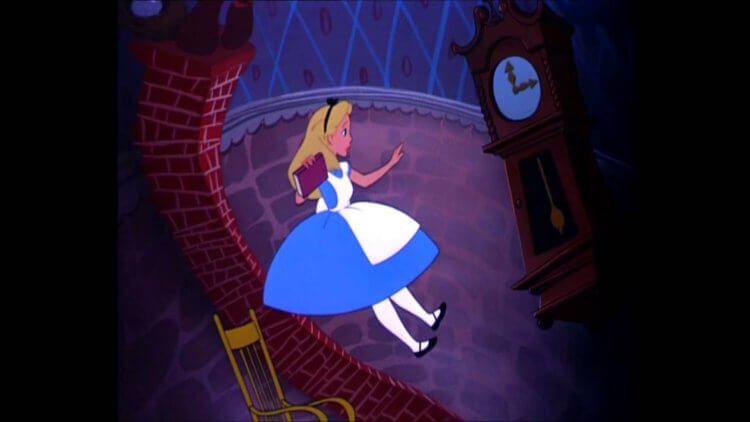 Синдром Алисы в стране чудес. Кадр из мультфильма «Алиса в стране чудес». Падение в кроличью нору напоминает симптомы необычного недуга. Фото.