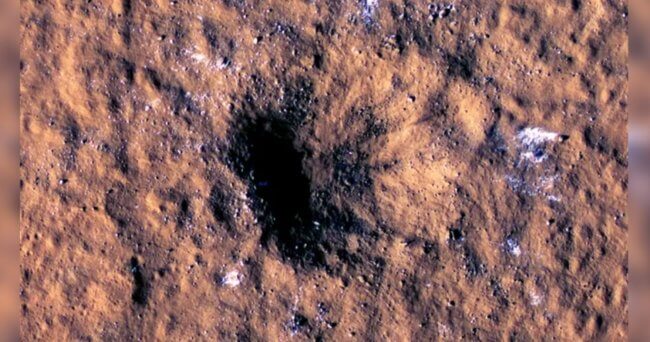 Упавший на Марс метеорит вызвал сильное землетрясение. Фото.