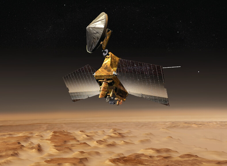 mars meteorite 4 1 lt;pgt;В 2021 году посадочный модуль InSight зафиксировал на Марсе землетрясение. Толчки на Красной планете происходят регулярно, но этот был особенным - датчики показали, что оно произошло где-то на поверхности. Недавно причина этого явления наконец-то была раскрыта. Оказалось, что год назад на Марс упал большой метеорит и вызвал сильный грохот, который и был записан исследовательским аппаратом NASA. По словам ученых, в результате столкновения образовался самый крупный кратер за всю историю наблюдений - на планете есть ударные образования побольше, однако они возникли во времена, когда ученые не настолько тщательно изучали Марс. Но это еще не все, потому что упавший метеорит позволил ученым совершить несколько важных для науки открытий.