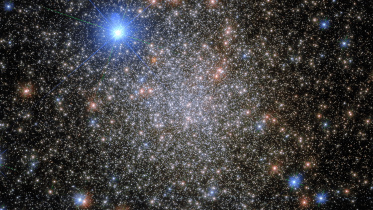 Там, где рождаются звезды. Во Вселенной огромное количество звездных питомников. Одно из них – Столпы Творения. Фото.