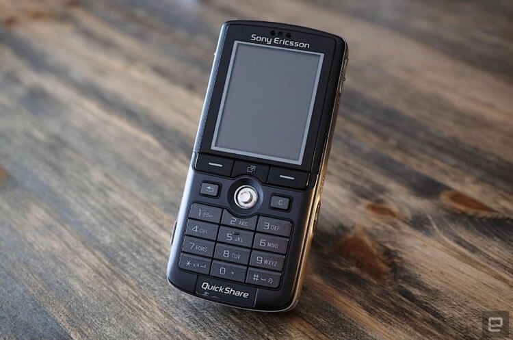 Первые мобильные телефоны в России. Телефон Sony Ericsson K750i. Фото.