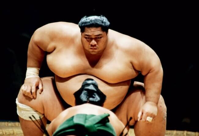 Почему борцам сумо нужно весить больше 120 кг и как они выглядят в детстве. Фото.