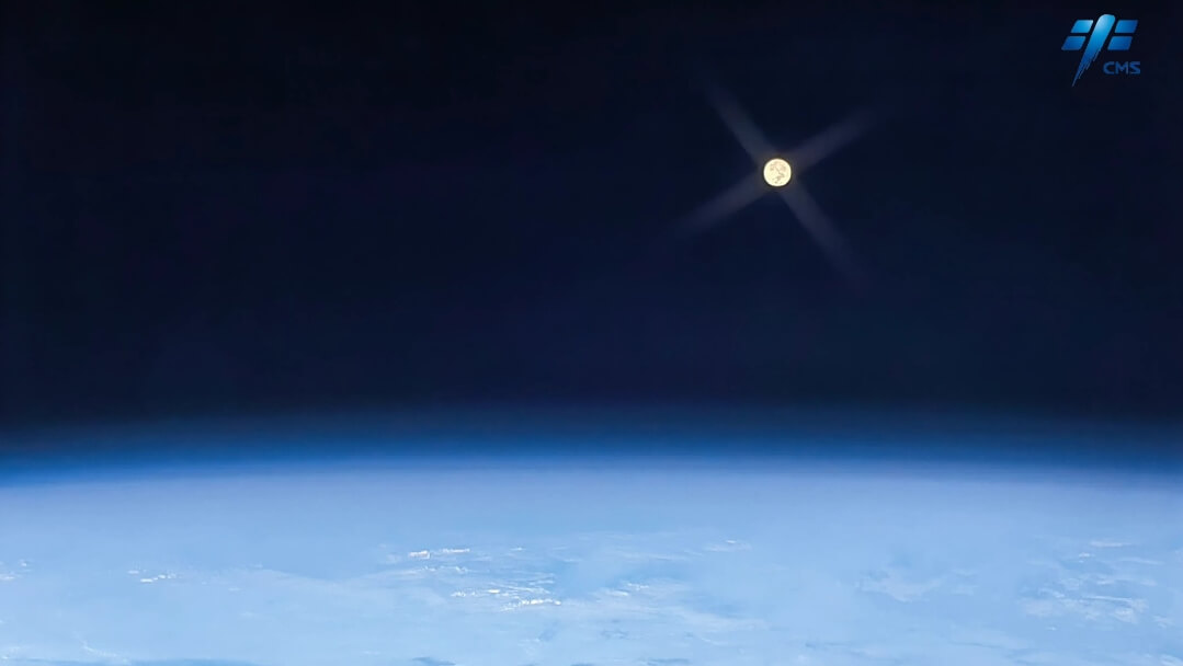 Китайские астронавты показали, как выглядит Земля из космоса