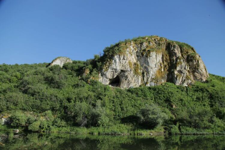 Неандертальцы из Чагырской пещеры. В Чагырской пещере более 50000 лет назад жили неандертальцы. Фото.