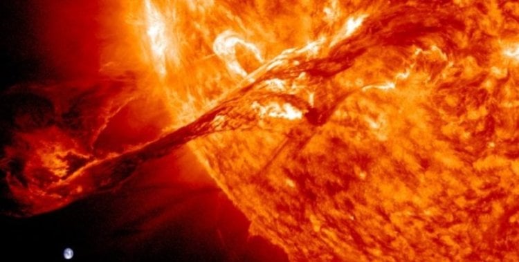 Высокая радиация в атмосфере — как ее определяют. ранее считалось, что всплески радиационного фона связаны со вспышками на Солнце. Фото.