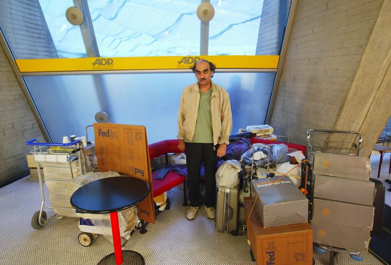 Как беженец застрял в аэропорту. В студенческие годы Мехран Карими Нассери вряд ли думал, что проживет взрослую жизнь во французском аэропорту. Фото.