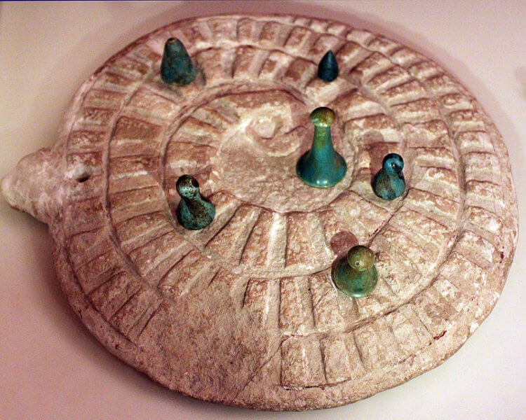 Открытие новой настольной игры древности. Древнеегипетская игра Мехен. Фото.