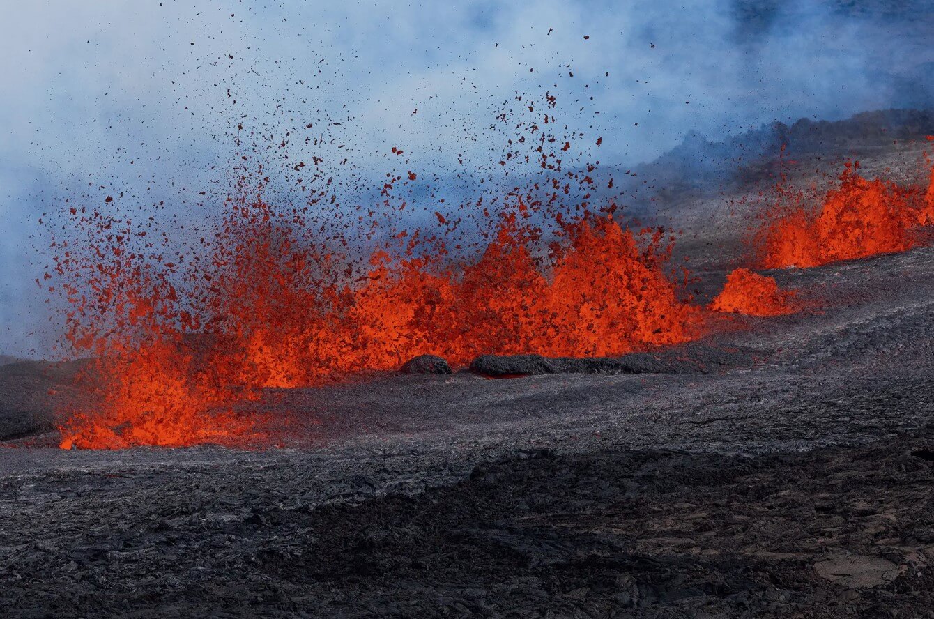 Фотографии извержения вулкана Мауна-Лоа. Фонтаны из горячей лавы. Фото.