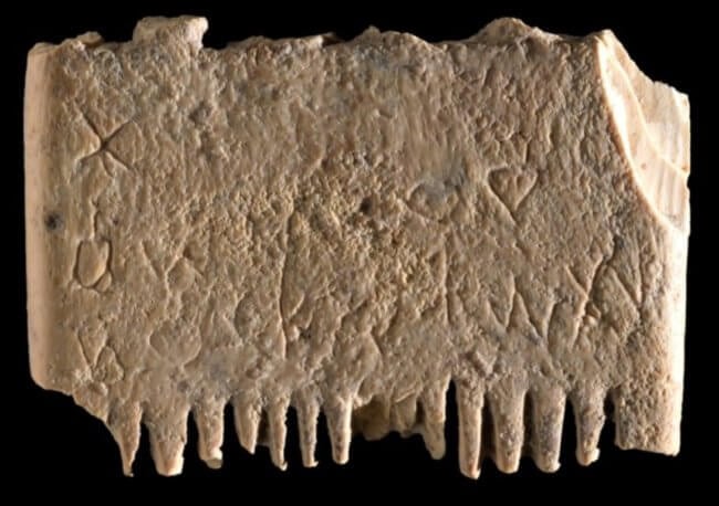 Ученые нашли и расшифровали самую древнюю надпись в мире. Фото.