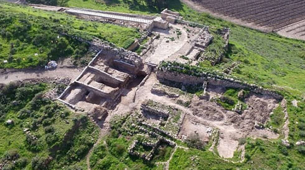 Древний город Тель-Лахиш. Раскопки в Тель-Лахише. Фото.