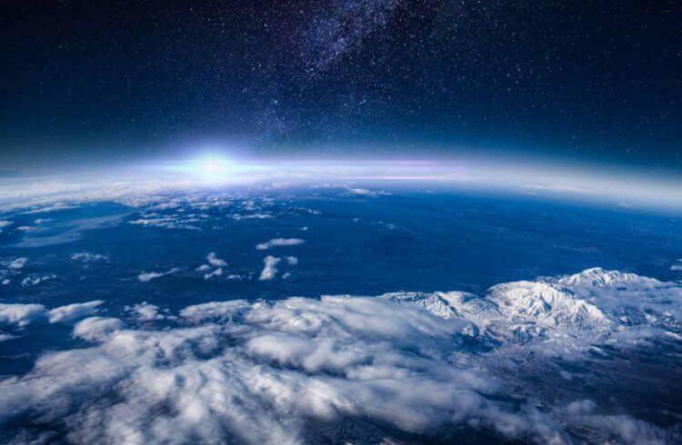 Почему озоновая дыра находится над Антарктидой. Химикаты во много раз ускоряют распад озона. Фото.