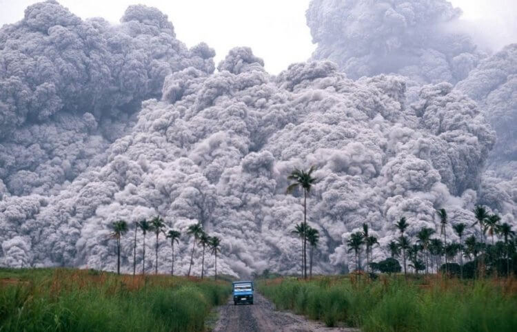 Какие вещества разрушают озоновый слой. Извержение вулкана Пинатубо в 1991 году. Фото.