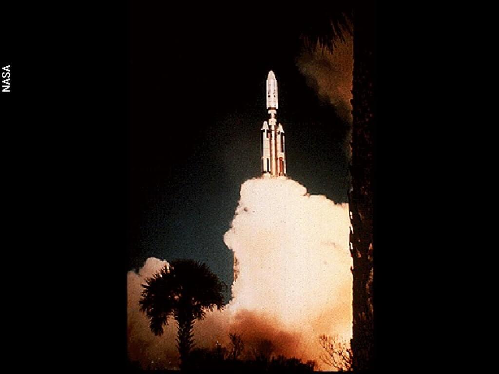 Фотографии на золотом диске «Вояджера». Запуск ракеты-носителя Titan IIIE. Фото.